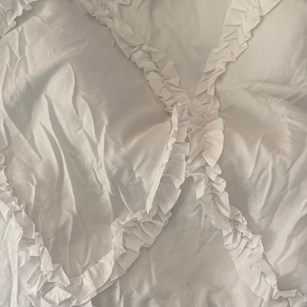 White Ruffled Bedding - Picture 1 of 5